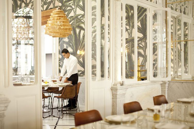 Image of a waiter setting a table at Liza Beirut Restaurant in Lebanon. 